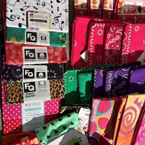 Fat quarter fabric cotton & ornamental floral bandannas fabric square assortment - Picture 3 of 5